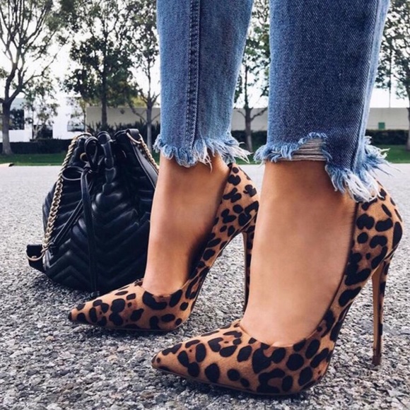 Super Sexy, Leopard Stiletto Pointed Toe Pumps 8M - Picture 3 of 8